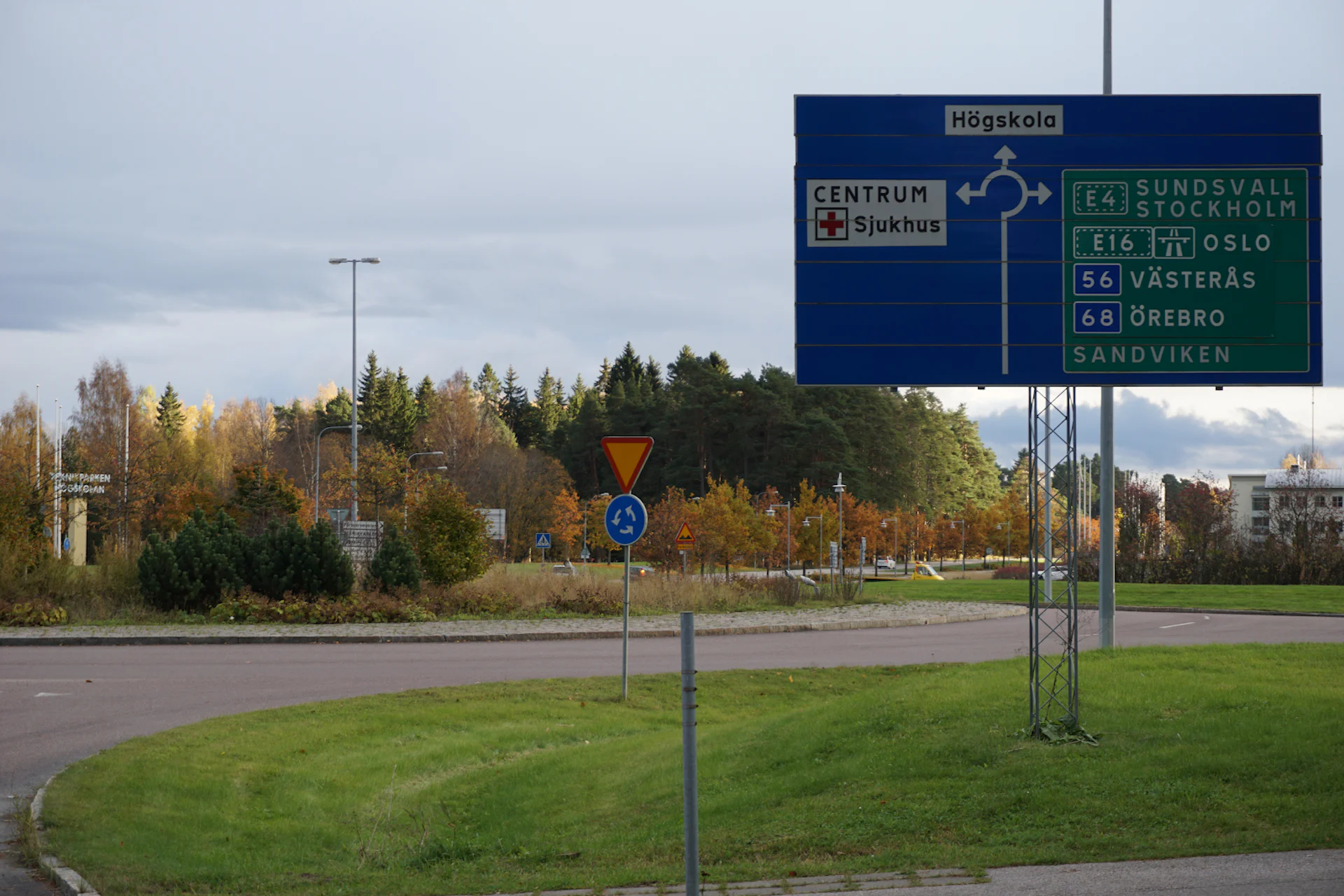 Hur Du Kör i Cirkulationsplats (Rondell): Regler & Blinkning