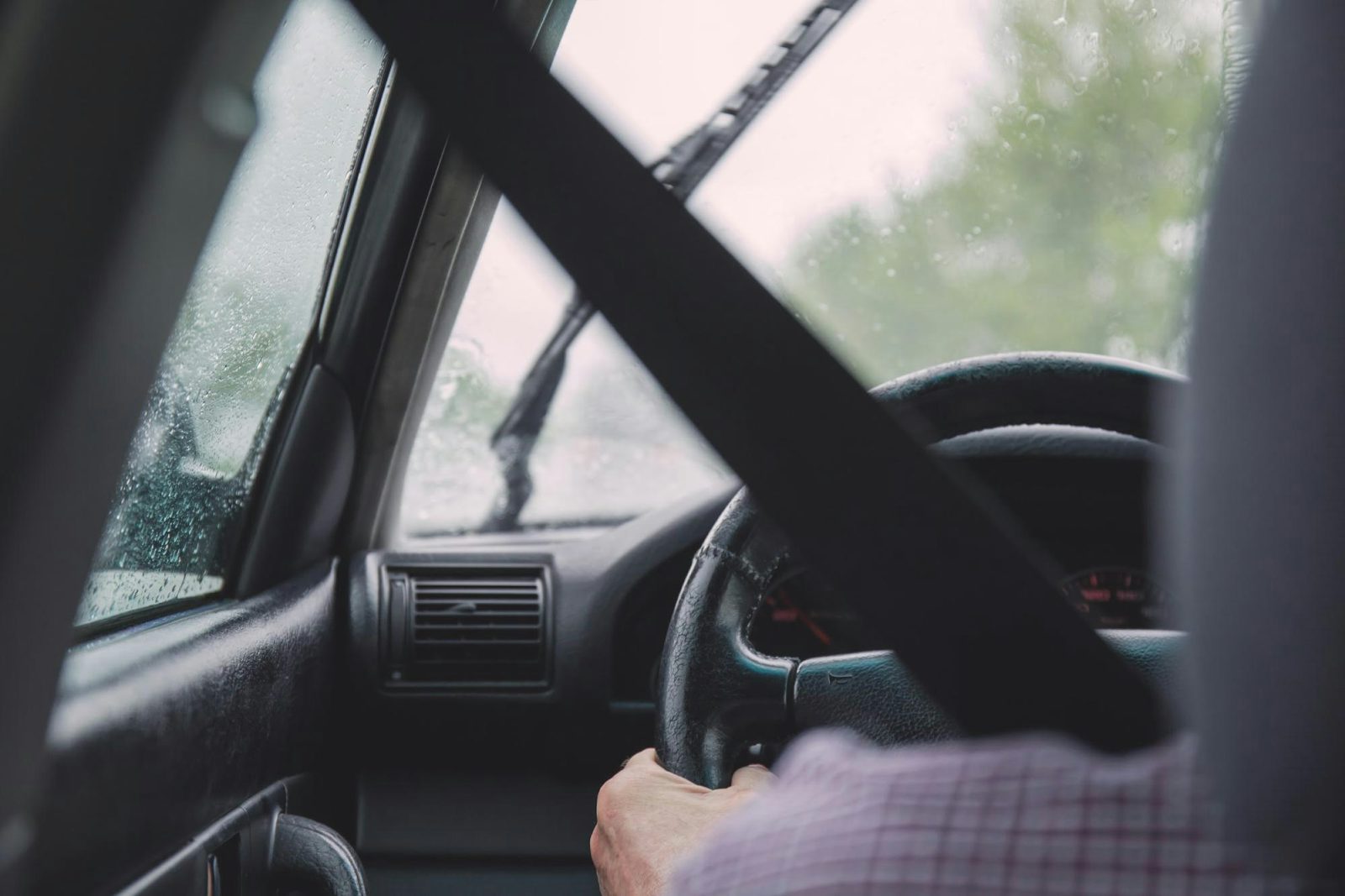 Airbags och bilbälten