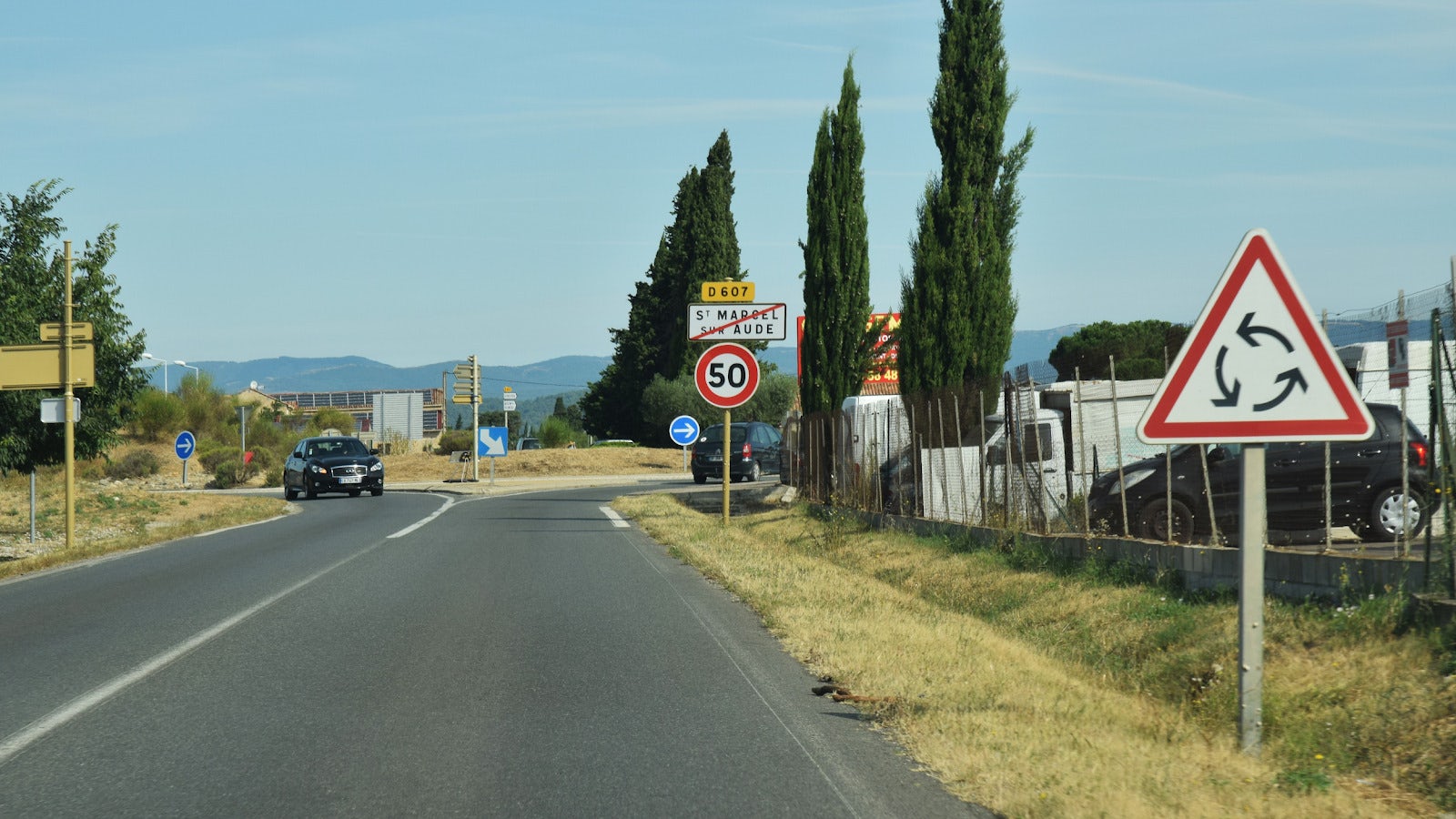 Ralentissez à la vue du rond-point
