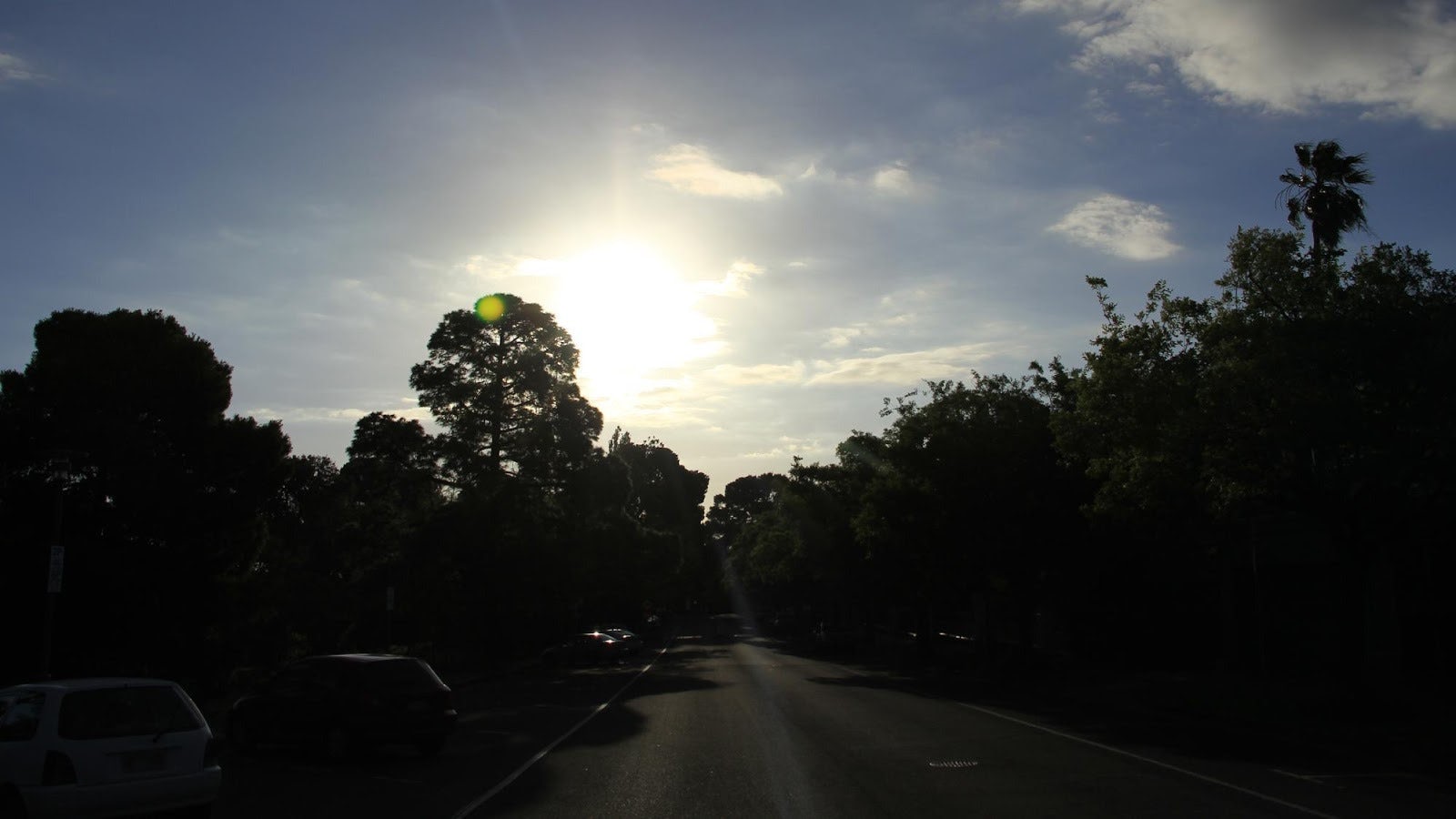 Des vitres propres vous aident à mieux voir en plein soleil